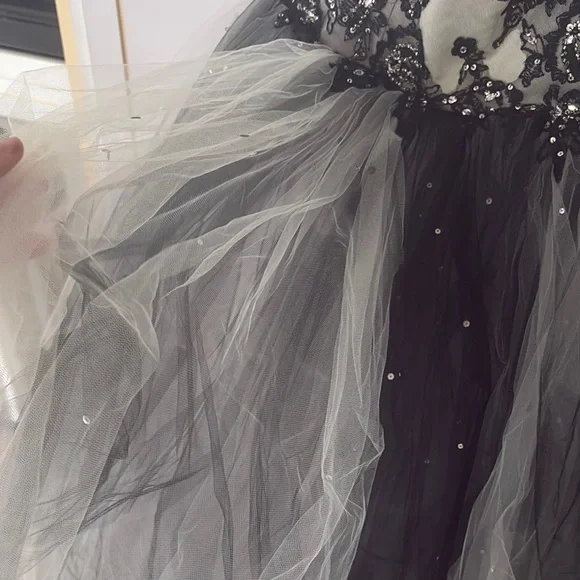 Mori Lee Black and White prom quinceañera Dress sz 9/10 tool lace sequins beauty - Picture 15 of 17